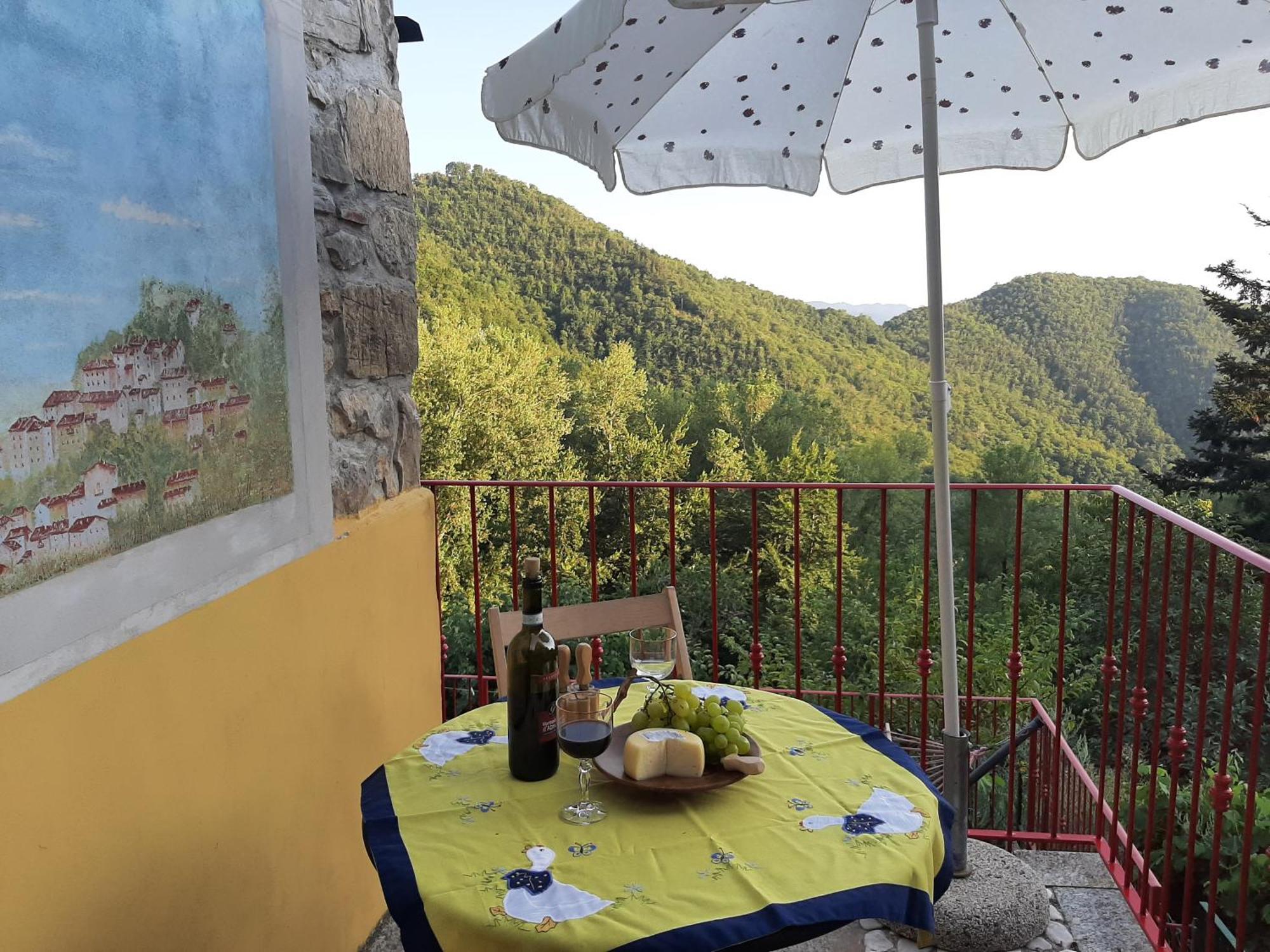 Deliziosa Casetta Sull'Appennino Toscano Montefegatesi Eksteriør billede